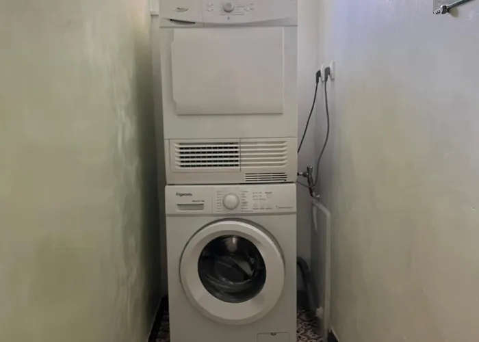 3 Pieces Au Dernier Etage Dans Bastide Grassoise