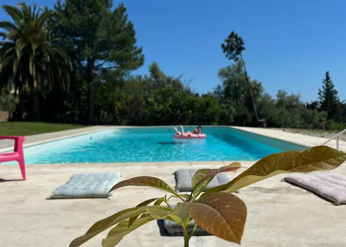 3 Pieces Au Dernier Etage Dans Bastide Grassoise