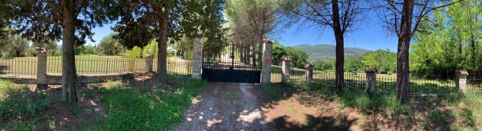 3 Pieces Au Dernier Etage Dans Bastide Grassoise