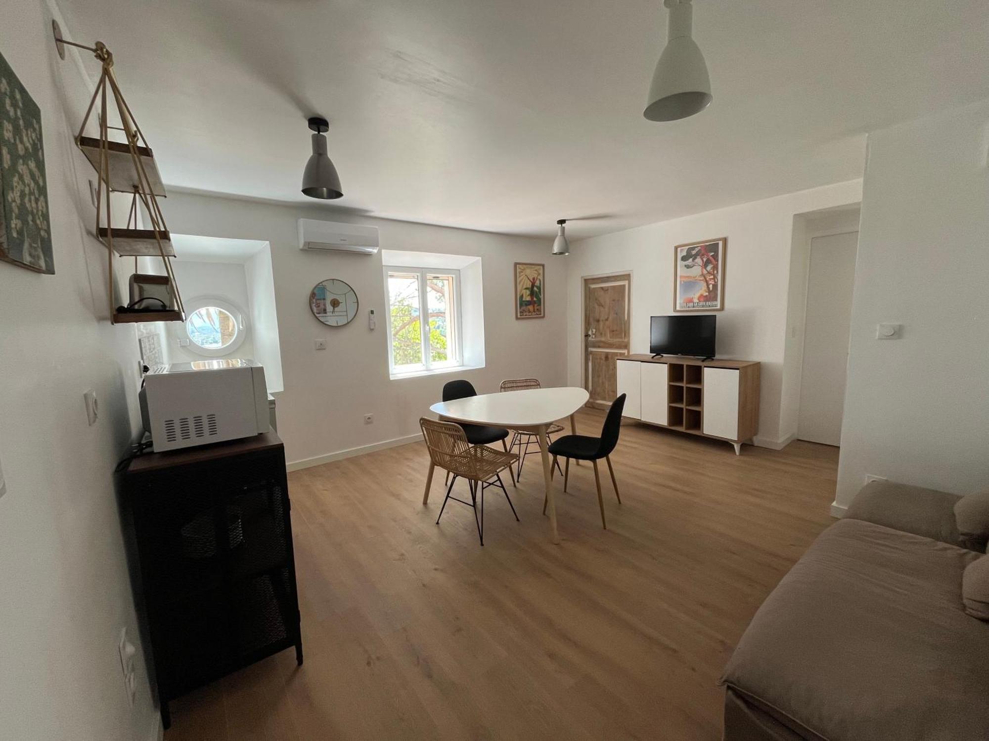 Appartement 3 Pieces Au Dernier Etage Dans Bastide Grassoise Grasse