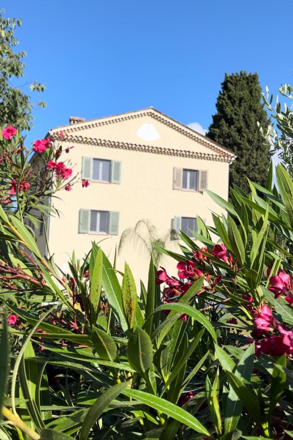 Appartement 3 Pieces Au Dernier Etage Dans Bastide Grassoise Grasse