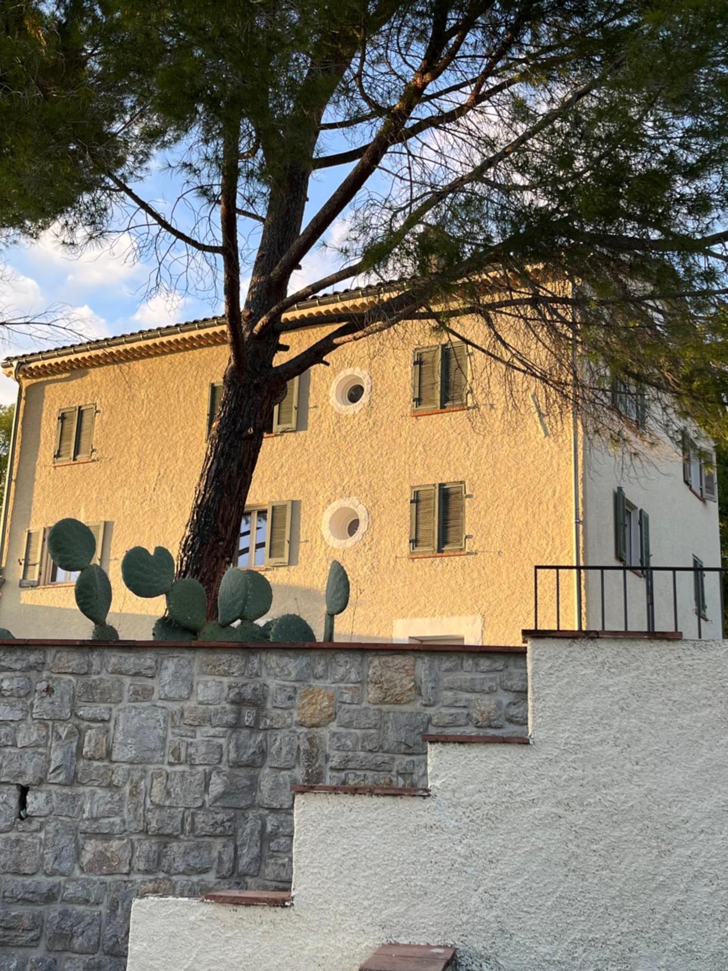3 Pieces Au Dernier Etage Dans Bastide Grassoise Appartement *